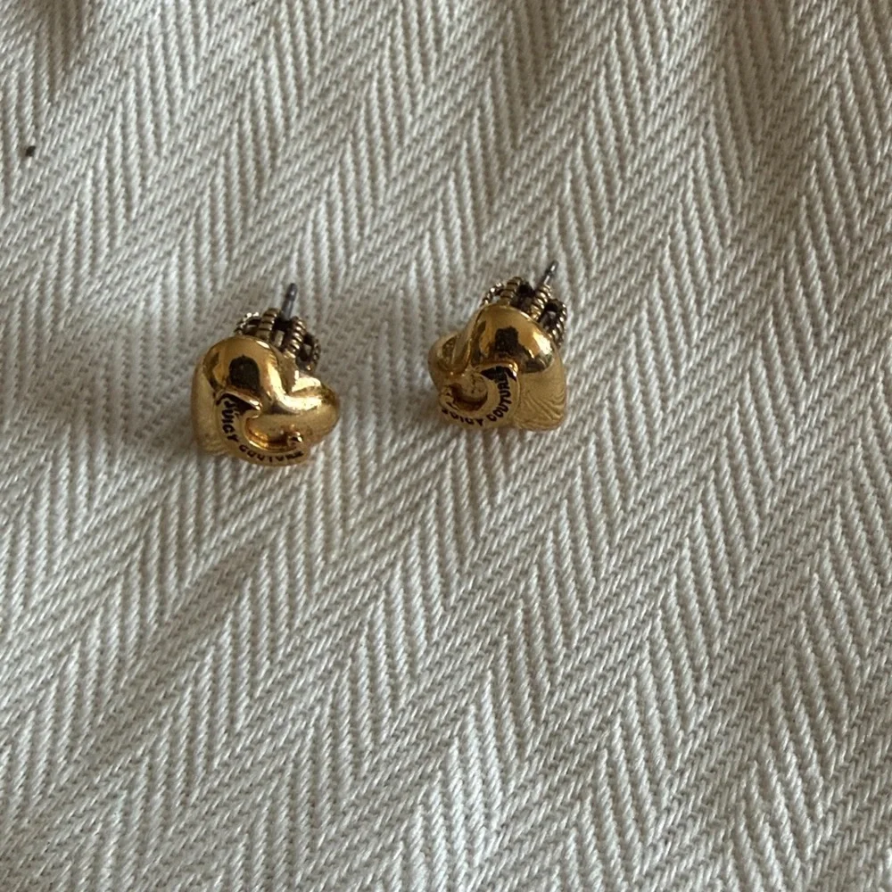 Juicy Couture Gold Heart Stud Earrings - Picture 1 of 1